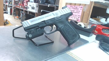 Smith & Wesson Model: SD40VE Semi-Auto 40 Caliber w/ Crimson Trace Light