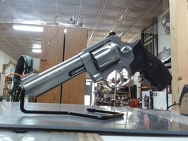 Taurus 941 22 magnum revolver 7-shot w/ crimson trace grips