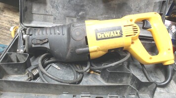 Dewalt DW310, Reciprocating Saw, Corded in Case