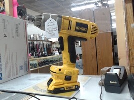 Dewalt 1/2 Impact dw059 w/ Battery, 20V Adapter, and charger. Works Perfectly.