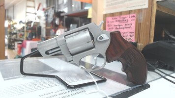 Taurus Model: 605 Revolver w/ 2" BBl 357 Mag w/ Wood Grips
