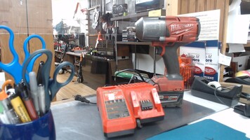 Milwaukee 1/2" Square Ring Impact Wrench w/ Battery and Charger