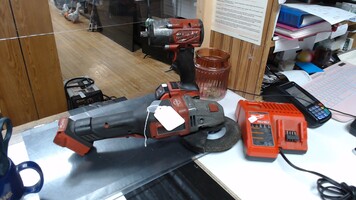 Milwaukee Grinder & Impact Wrench w/ 1 Battery and Charger