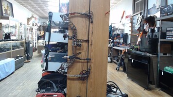 Mathews Z7 Extreme Compound Bow w/ Case