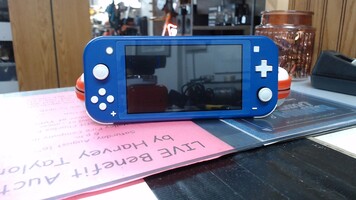 Nintendo Switch Lite Model: HDH-001 W/ Case