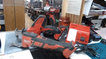 Milwaukee Hackzall, MultiTool & 1/4 Impact Driver w/ 2 Batteries and Charger