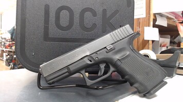 Glock Model: 23Gen4 Semi-Auto 40 Caliber w/ 2 Mags